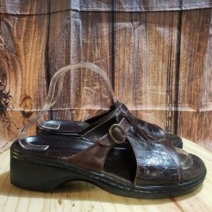 Clarks Womens Sz 8M Brown Leather Sandals Croc Embossed Slip On Sling Back Comfy